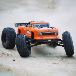 Новый радиоуправляемый Монстр 1:8 ARRMA Outcast 6S 4WD Brushless RTR (оранжевый) 2019г ARA106042T2