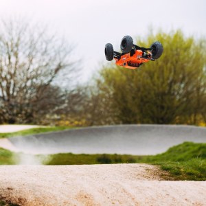 Новый радиоуправляемый Монстр 1:8 ARRMA Outcast 6S 4WD Brushless RTR (оранжевый) 2019г ARA106042T2