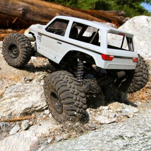 Краулер на радиоуправлении Axial 1/10 Wraith Spawn 4WD Rock Racer Brushed RTR (белый) AXID9045