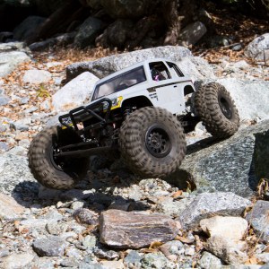 Краулер на радиоуправлении Axial 1/10 Wraith Spawn 4WD Rock Racer Brushed RTR (белый) AXID9045