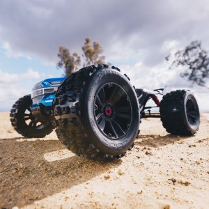 Радиоуправляемая модель трагги ARRMA 1:8 KRATON 6S V5 4WD BLX RTR (синий) ARA8608V5T2