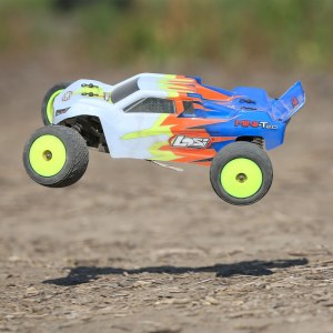 Трагги на радиоуправлении Losi 1/18 Mini-T 2.0 2WD Stadium Truck Brushed RTR (синий) LOS01015T2