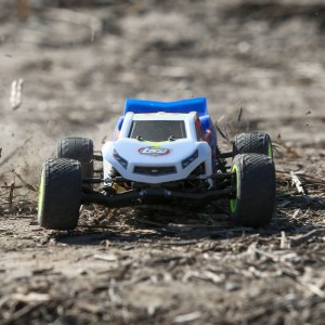 Трагги на радиоуправлении Losi 1/18 Mini-T 2.0 2WD Stadium Truck Brushed RTR (синий) LOS01015T2