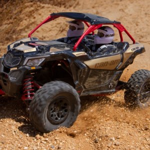 Радиоуправляемый багги Axial Yeti Jr. Can-Am Maverick 4WD 1:18 RTR AXI90069 