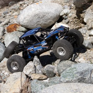 Радиоуправляемый краулер Axial 1/10 RR10 Bomber 4WD RTR (синий) AXI03016T1