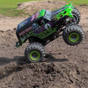 Радиоуправляемая машина Losi 1/10 LMT 4WD Solid Axle Monster Truck RTR, Grave Digger (зелёный) LOS04021T1