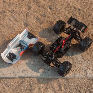 Радиоуправляемая модель ARRMA KRATON 6S BLX RTR 1/8 V6 ARA8608V6T1
