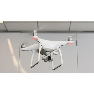 КВАДРОКОПТЕР DJI PHANTOM 4