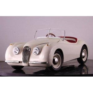 Бензиновый автомобиль Jaguar XK120