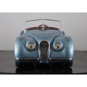 Бензиновый автомобиль Jaguar XK120