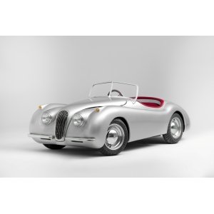 Бензиновый автомобиль Jaguar XK120