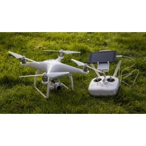 DJI Phantom 4 два аккумулятора