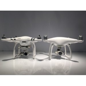 DJI Phantom 4 два аккумулятора
