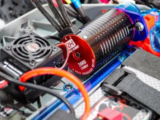 Радиоуправляемый монстр Remo Hobby Dinosaurs Master Brushless UPGRADE PLUS красный 4WD 2.4G 1/8 RTR — фото 9