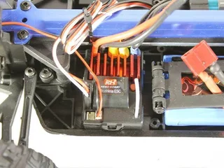 Радиоуправляемый монстр Remo Hobby SMAX Brushless V2.0 (красный) 4WD 2.4G 1/16 RTR — фото 10
