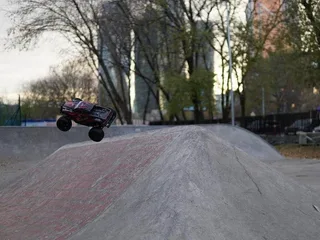 Радиоуправляемый монстр Remo Hobby MMAX (красный) 4WD 2.4G 1/10 RTR — фото 5