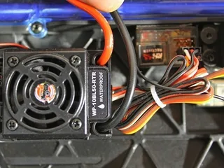 Радиоуправляемый шорт-корс Remo Hobby 9EMU Brushless (красный) 4WD 2.4G 1/8 RTR — фото 8