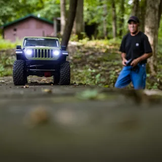 Радиоуправляемый краулер Axial SCX6 Jeep JLU Wrangler 1:6 Brushless 4WD RTR, зелёный — фото 5